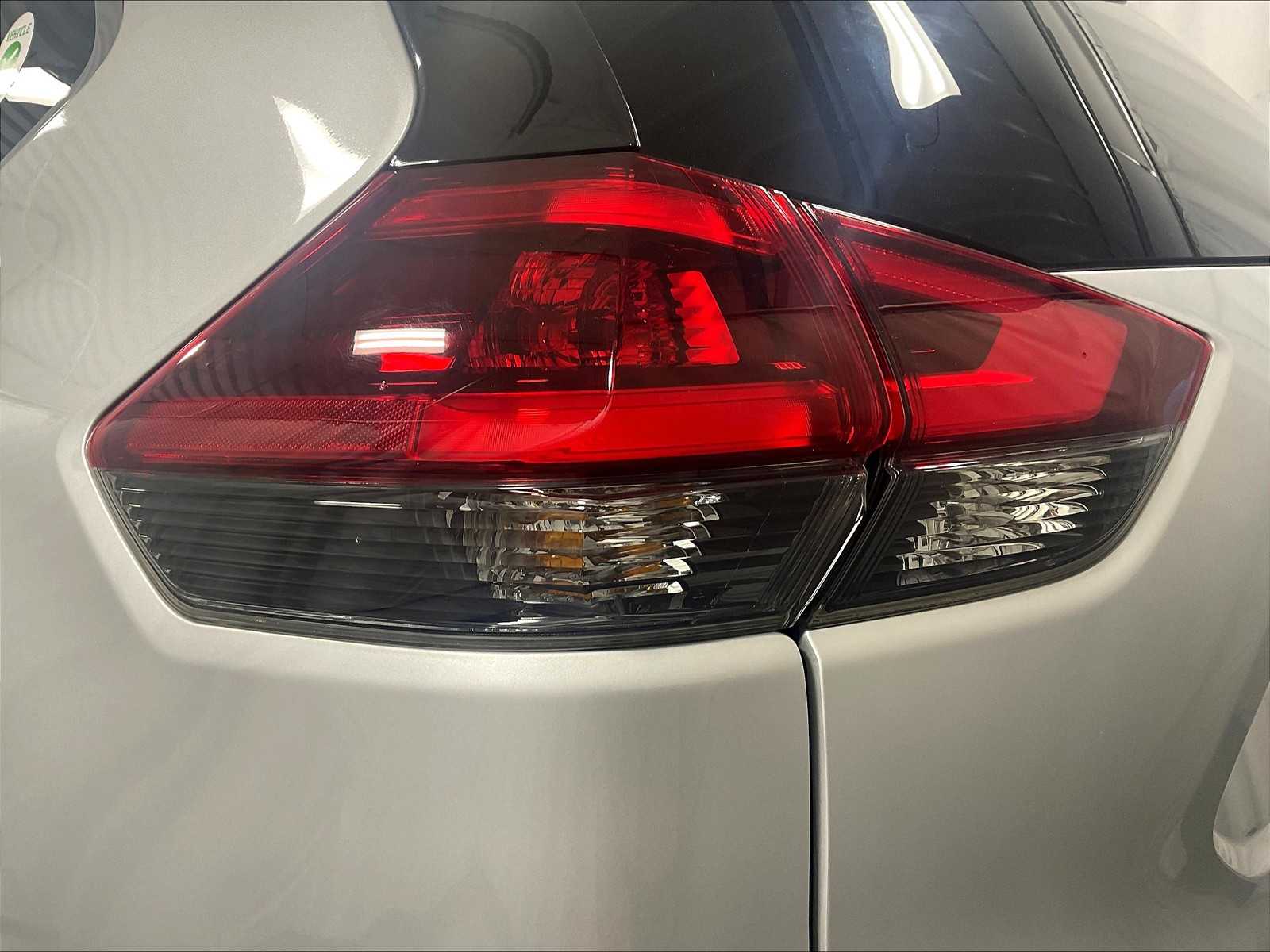 2018 Nissan Rogue SV - Photo 34