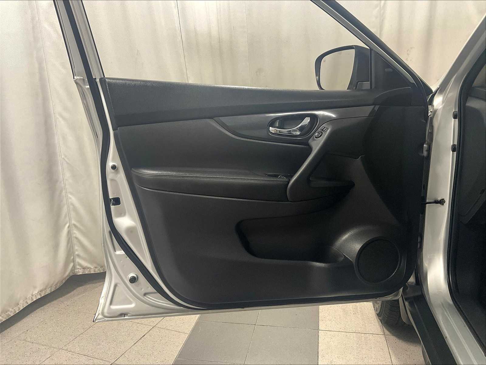 2018 Nissan Rogue SV - Photo 9