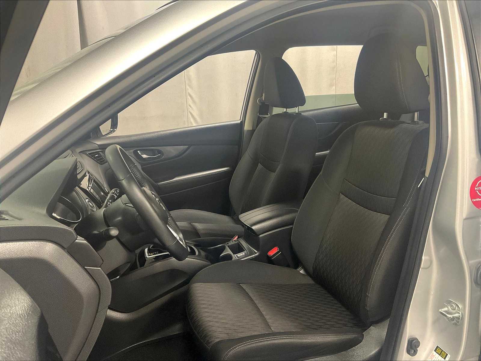 2018 Nissan Rogue SV - Photo 10