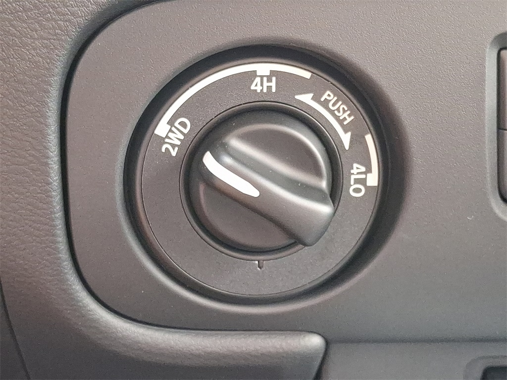 2025 Nissan Frontier SV - Photo 16