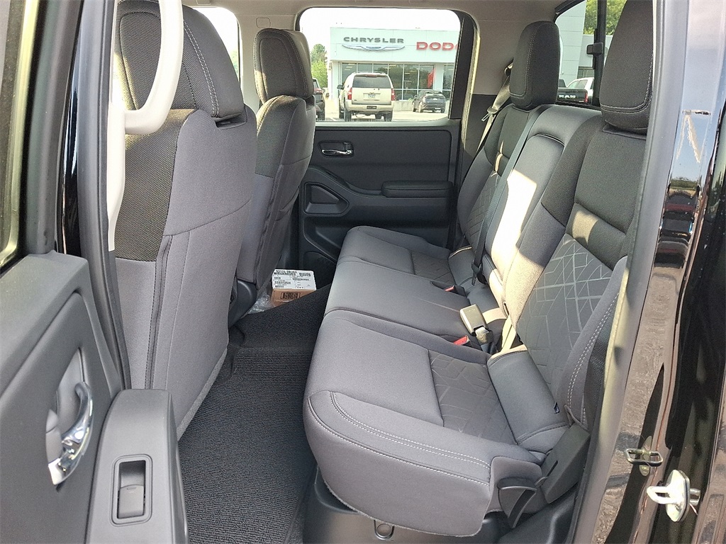 2025 Nissan Frontier SV - Photo 6