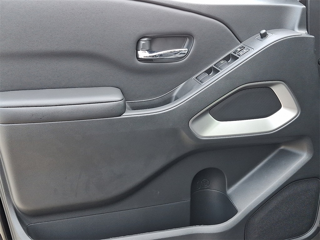 2025 Nissan Frontier SV - Photo 8