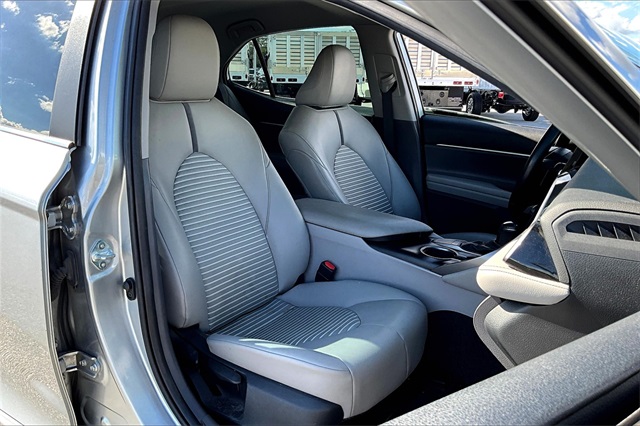 2022 Toyota Camry SE - Photo 11