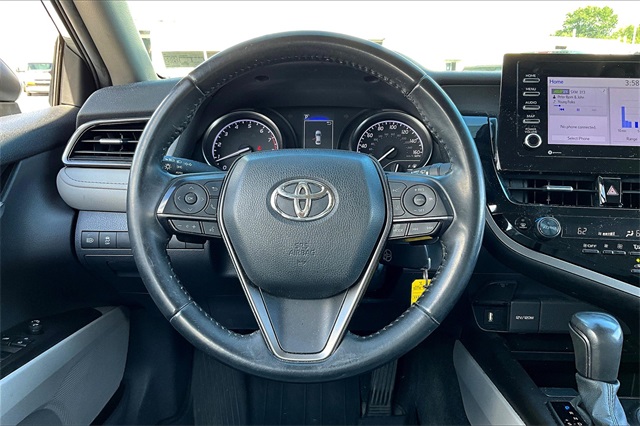 2022 Toyota Camry SE - Photo 16