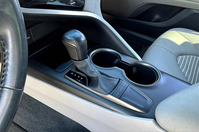 2022 Toyota Camry SE - Photo 19