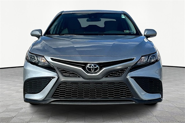 2022 Toyota Camry SE - Photo 2