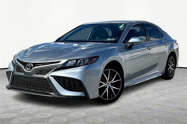 2022 Toyota Camry SE - Photo 3