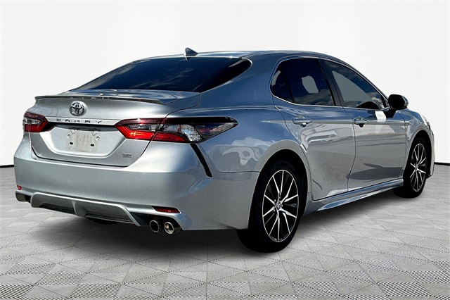 2022 Toyota Camry SE - Photo 6