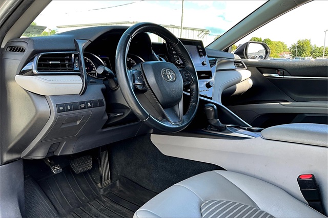 2022 Toyota Camry SE - Photo 8