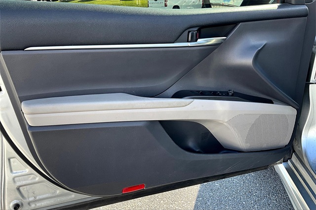 2022 Toyota Camry SE - Photo 9