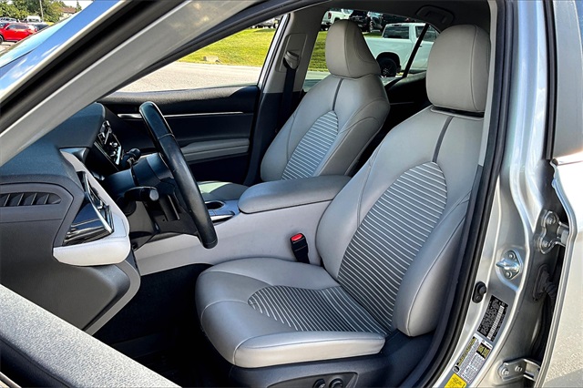 2022 Toyota Camry SE - Photo 10
