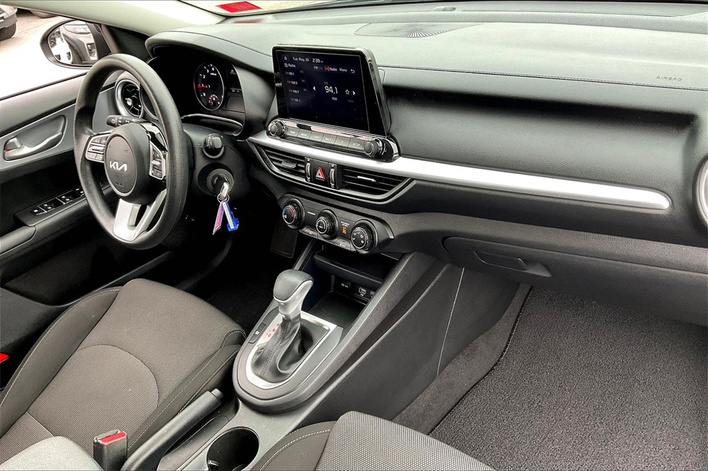2022 Kia Forte LXS - Photo 13