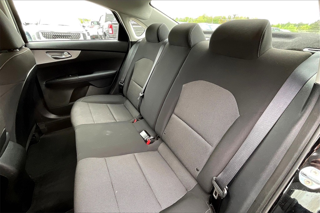 2022 Kia Forte LXS - Photo 14