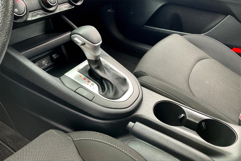 2022 Kia Forte LXS - Photo 19
