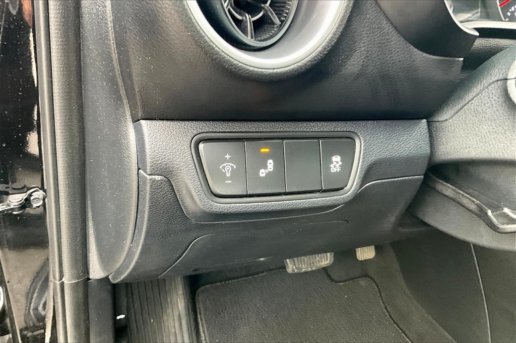 2022 Kia Forte LXS - Photo 25