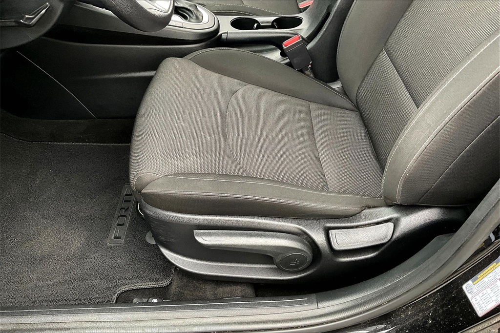 2022 Kia Forte LXS - Photo 31