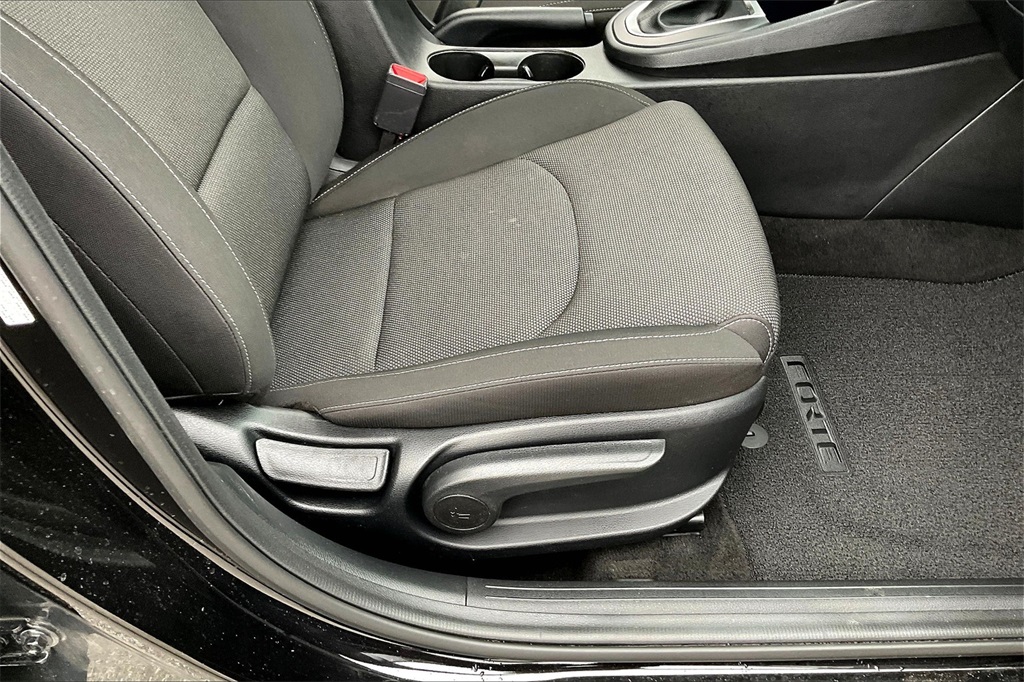 2022 Kia Forte LXS - Photo 33