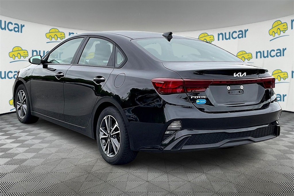 2022 Kia Forte LXS - Photo 4