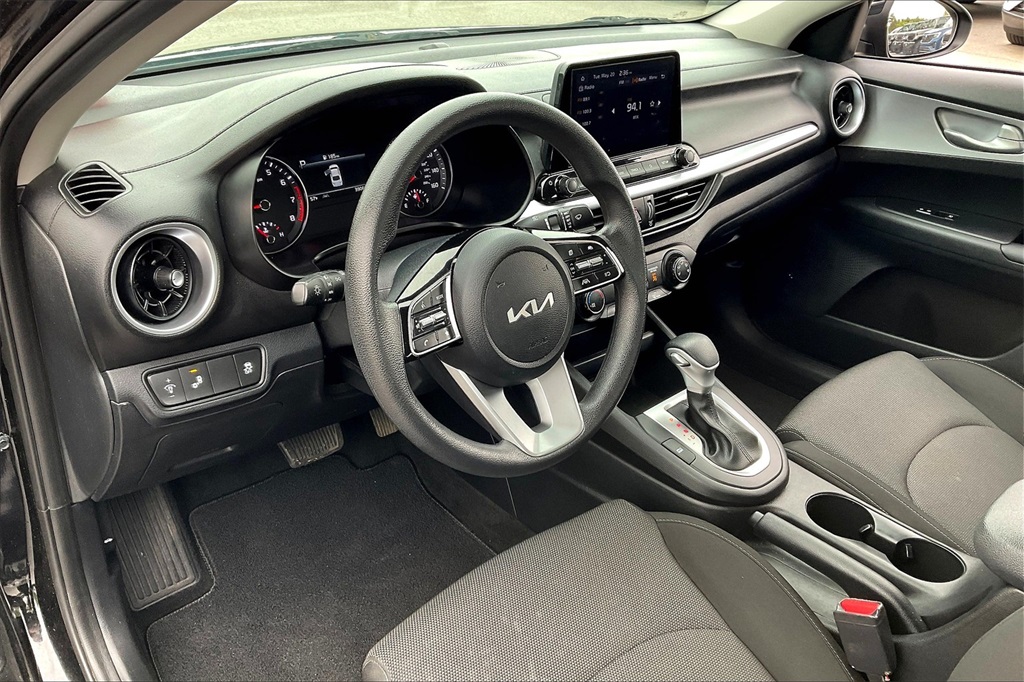 2022 Kia Forte LXS - Photo 8