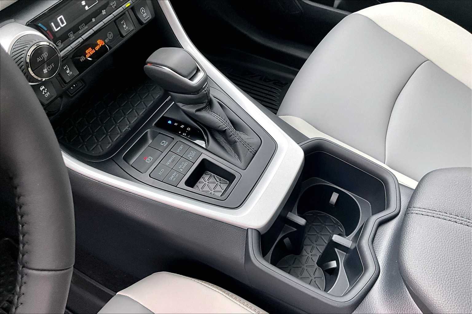 2025 Toyota RAV4 XLE Premium - Photo 14