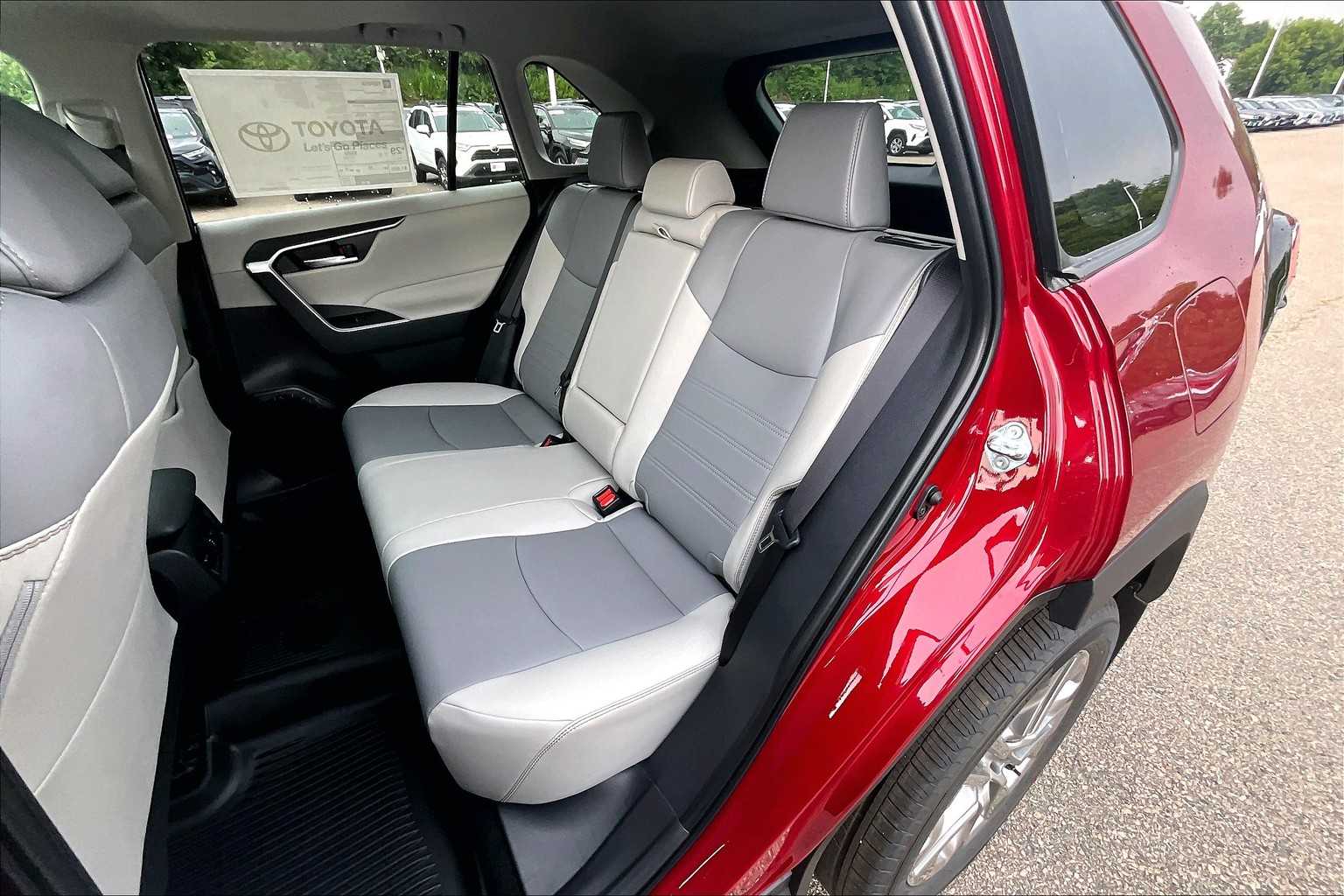 2025 Toyota RAV4 XLE Premium - Photo 15