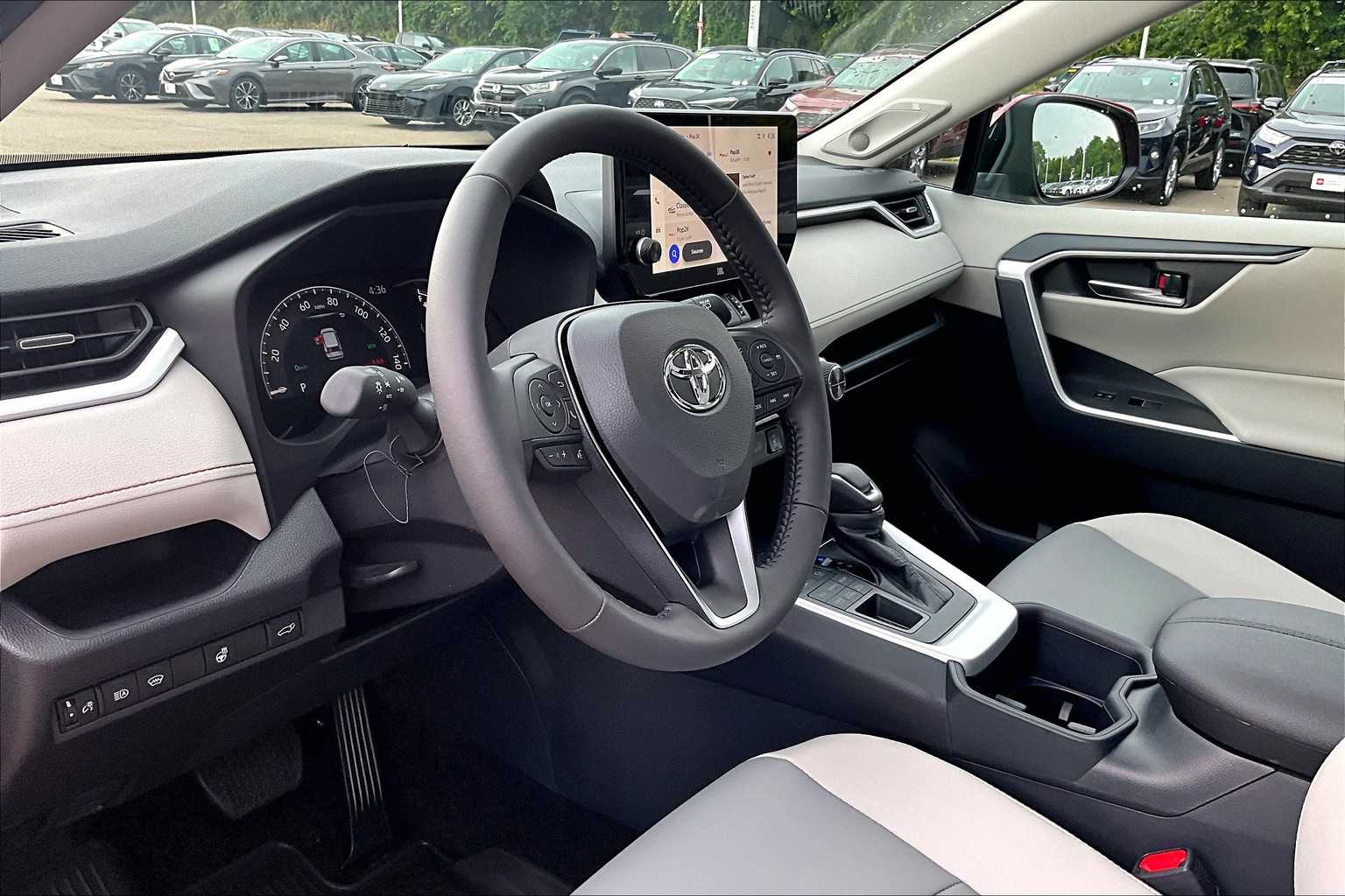 2025 Toyota RAV4 XLE Premium - Photo 9