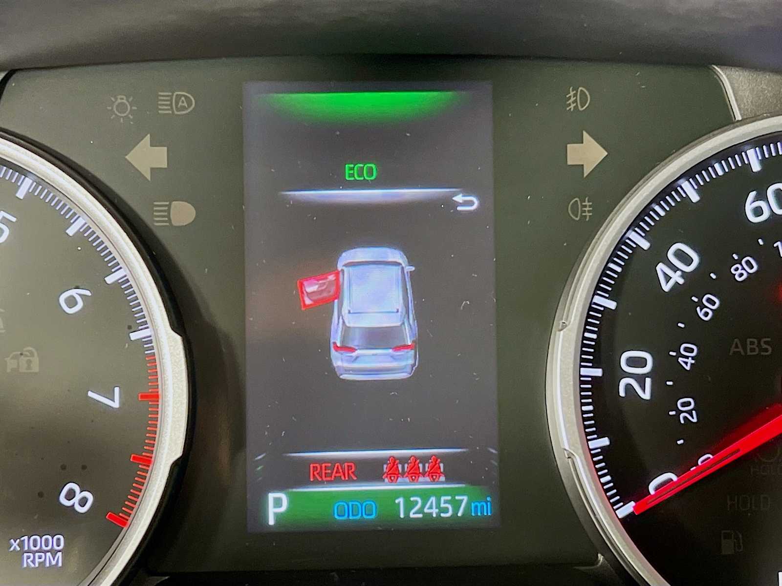2022 Toyota RAV4 LE - Photo 12
