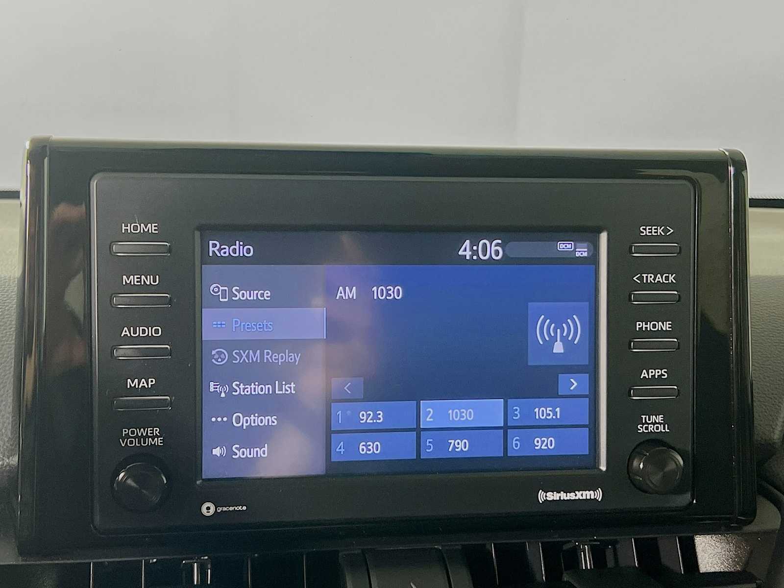 2022 Toyota RAV4 LE - Photo 14
