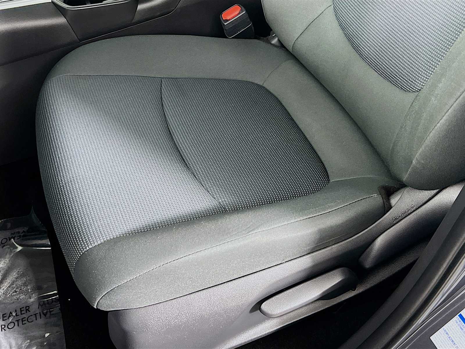 2022 Toyota RAV4 LE - Photo 19