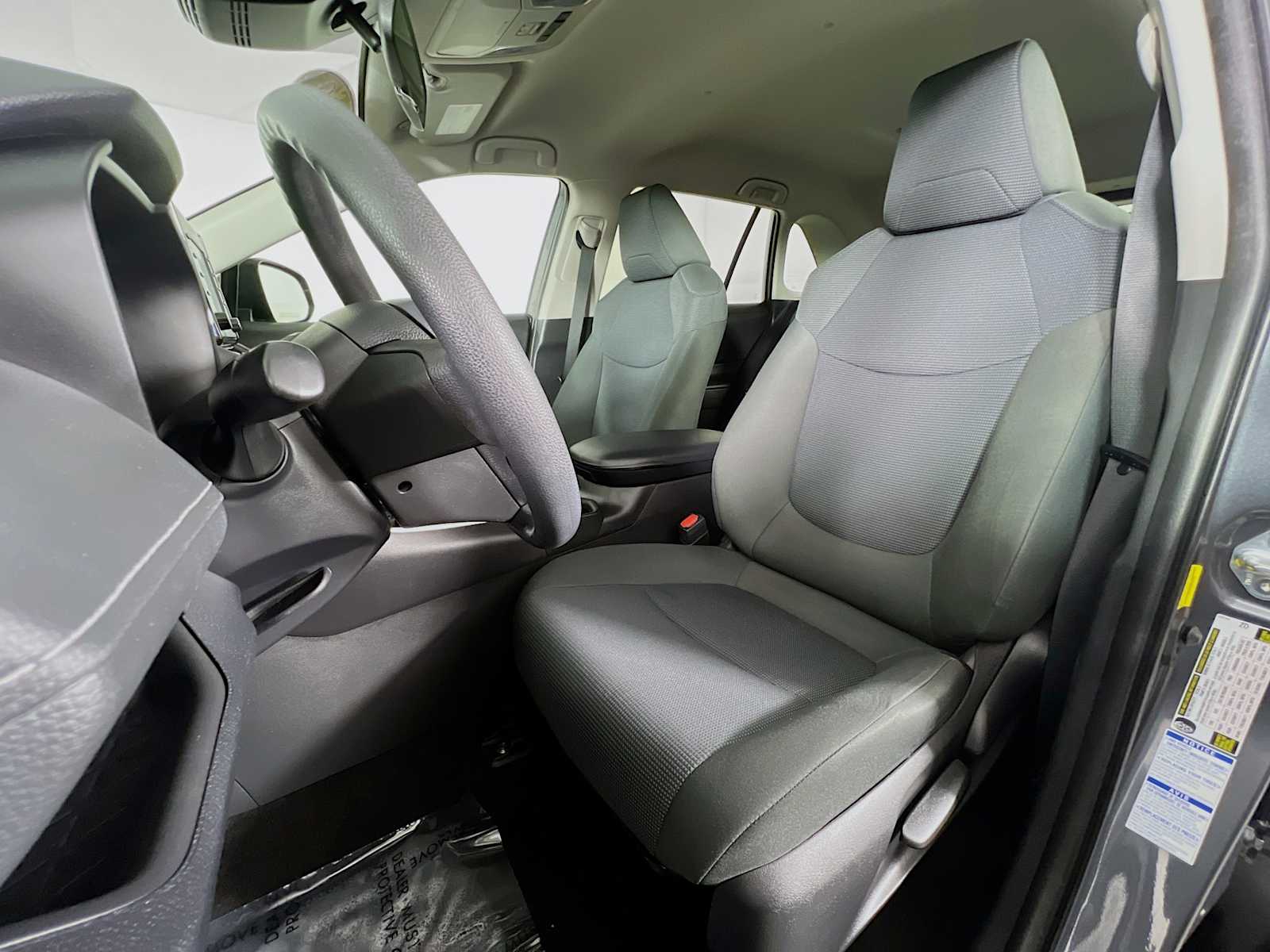2022 Toyota RAV4 LE - Photo 20