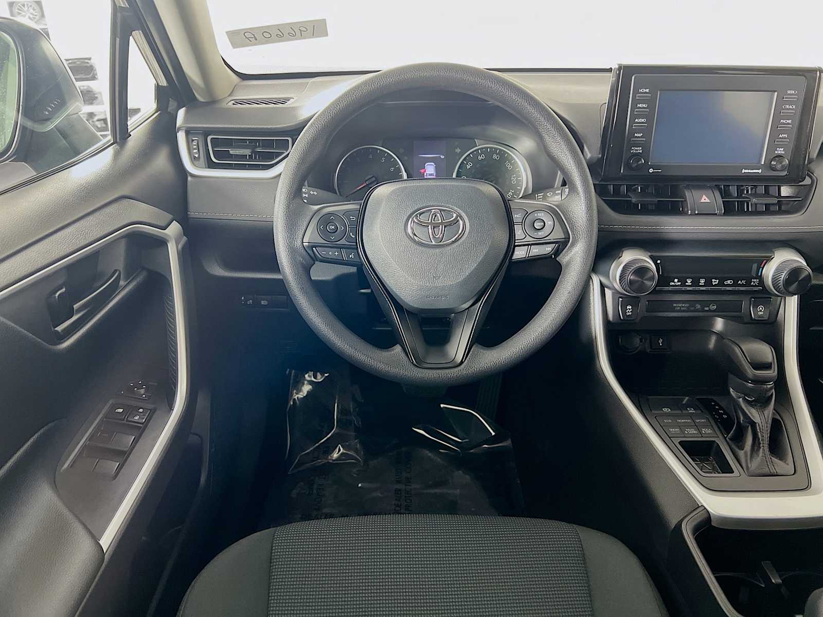 2022 Toyota RAV4 LE - Photo 21