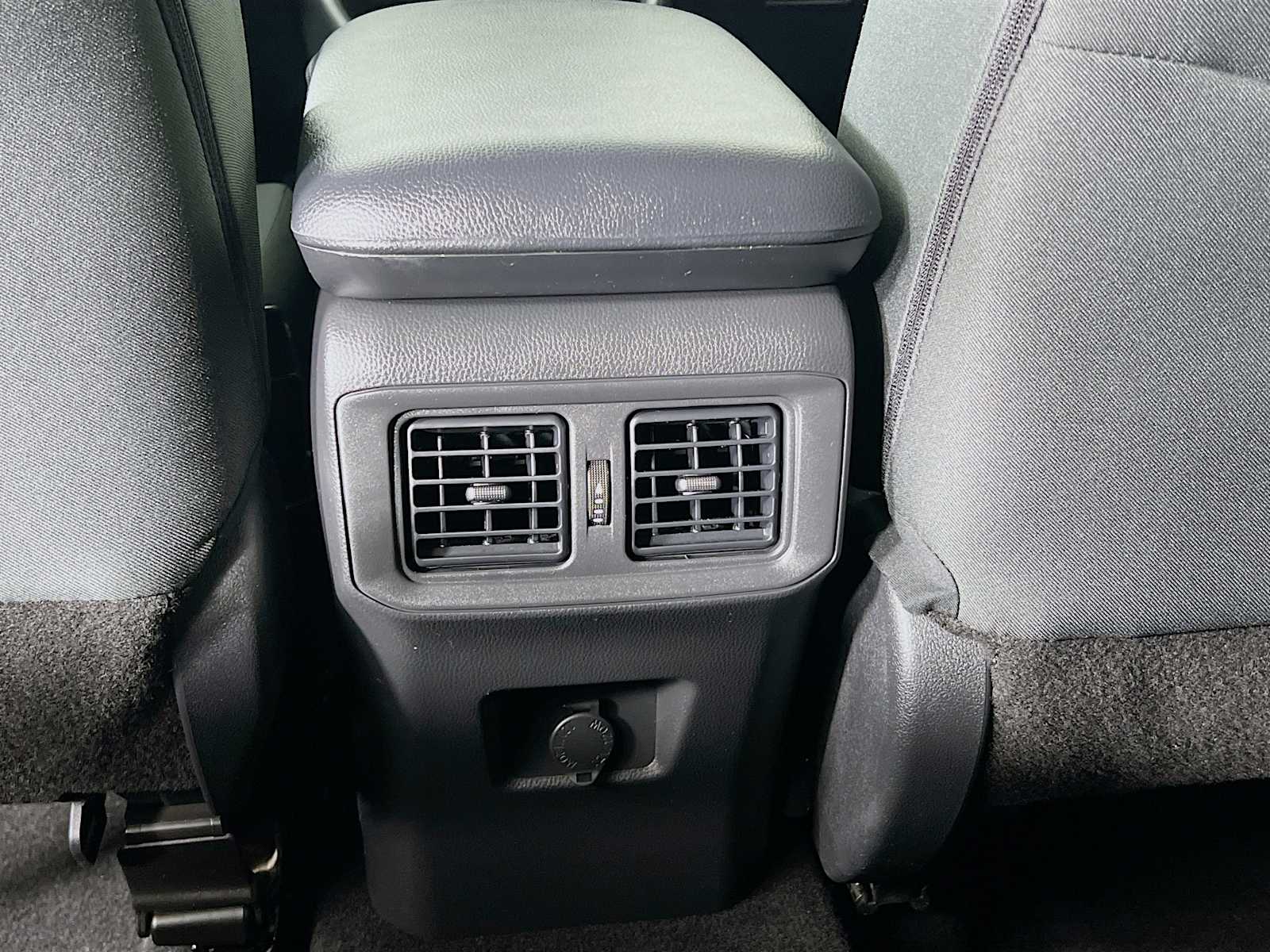 2022 Toyota RAV4 LE - Photo 24