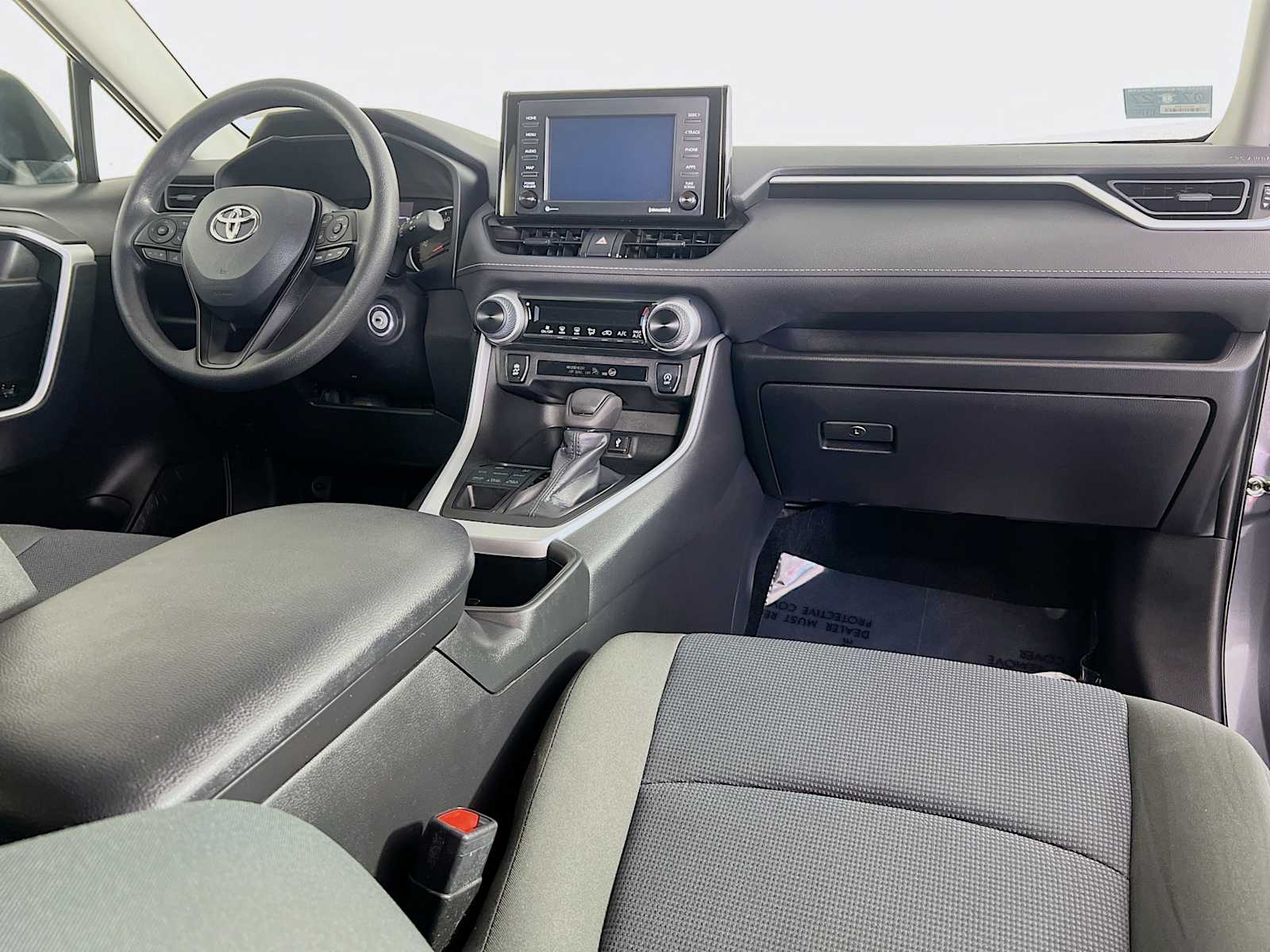 2022 Toyota RAV4 LE - Photo 28