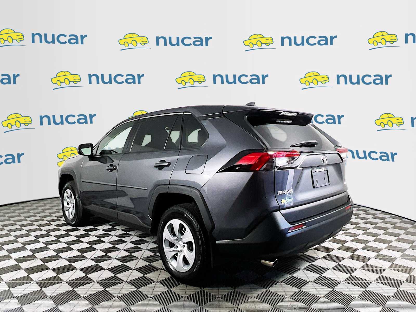 2022 Toyota RAV4 LE - Photo 5