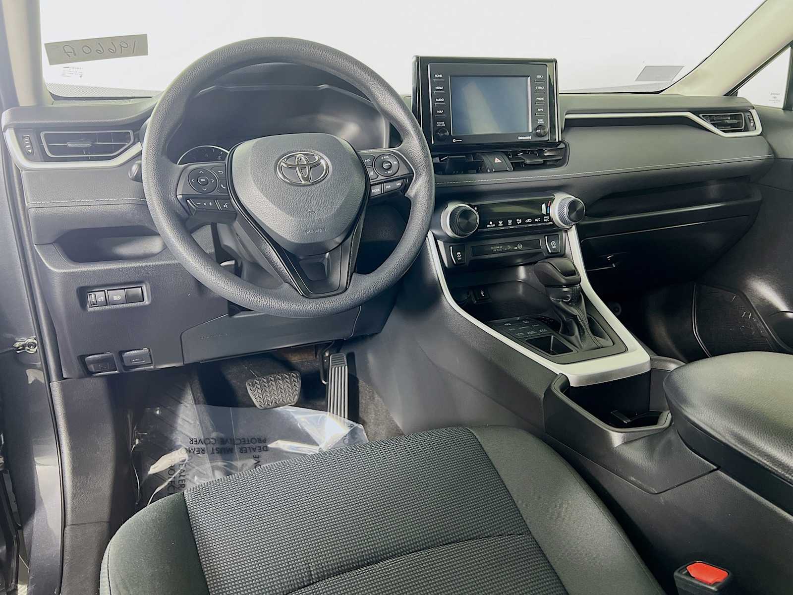 2022 Toyota RAV4 LE - Photo 9