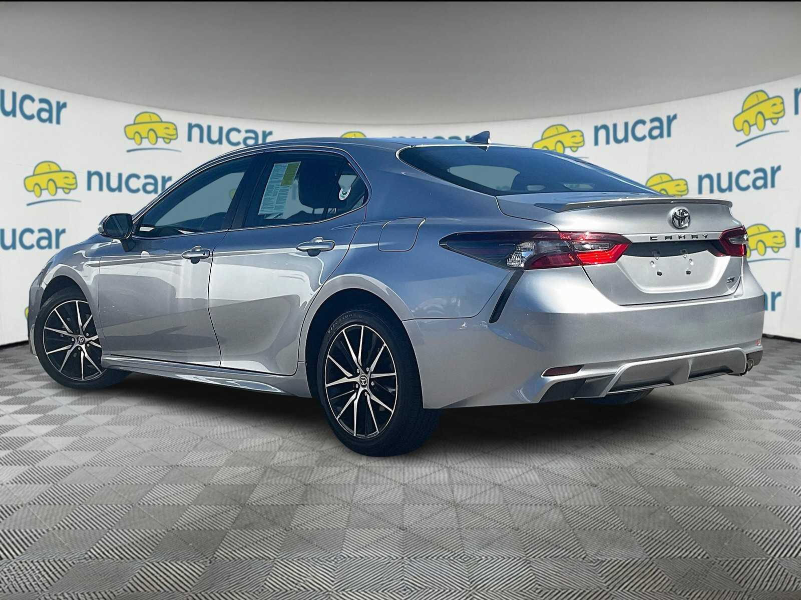 2023 Toyota Camry SE - Photo 4