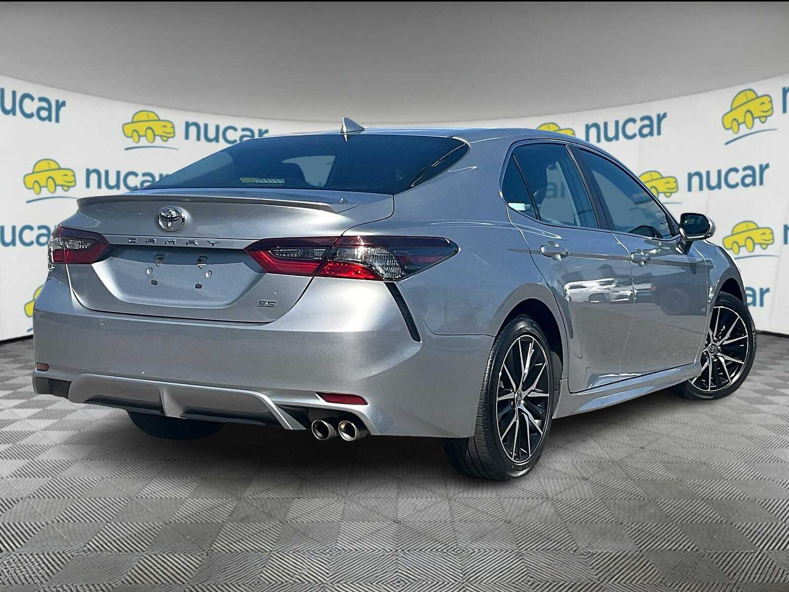2023 Toyota Camry SE - Photo 6