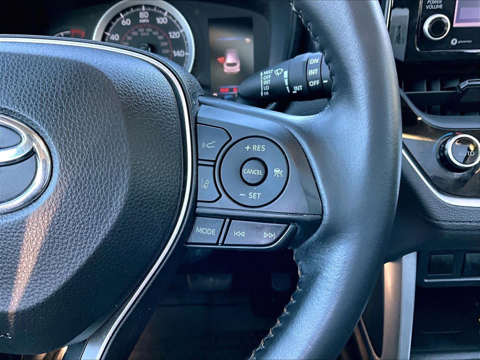 2022 Toyota Corolla Cross LE - Photo 24