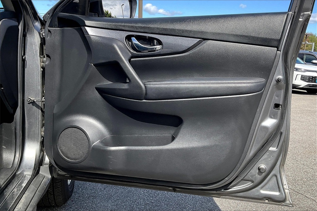2020 Nissan Rogue SV - Photo 11