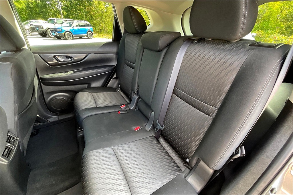 2020 Nissan Rogue SV - Photo 14