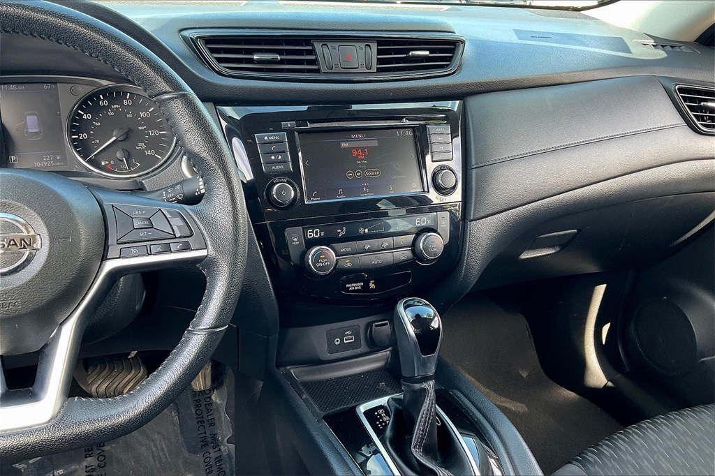 2020 Nissan Rogue SV - Photo 17