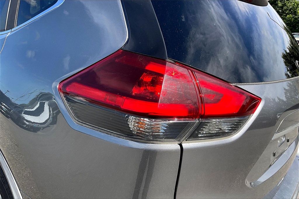 2020 Nissan Rogue SV - Photo 29