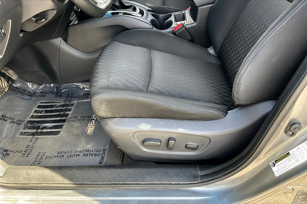 2020 Nissan Rogue SV - Photo 32