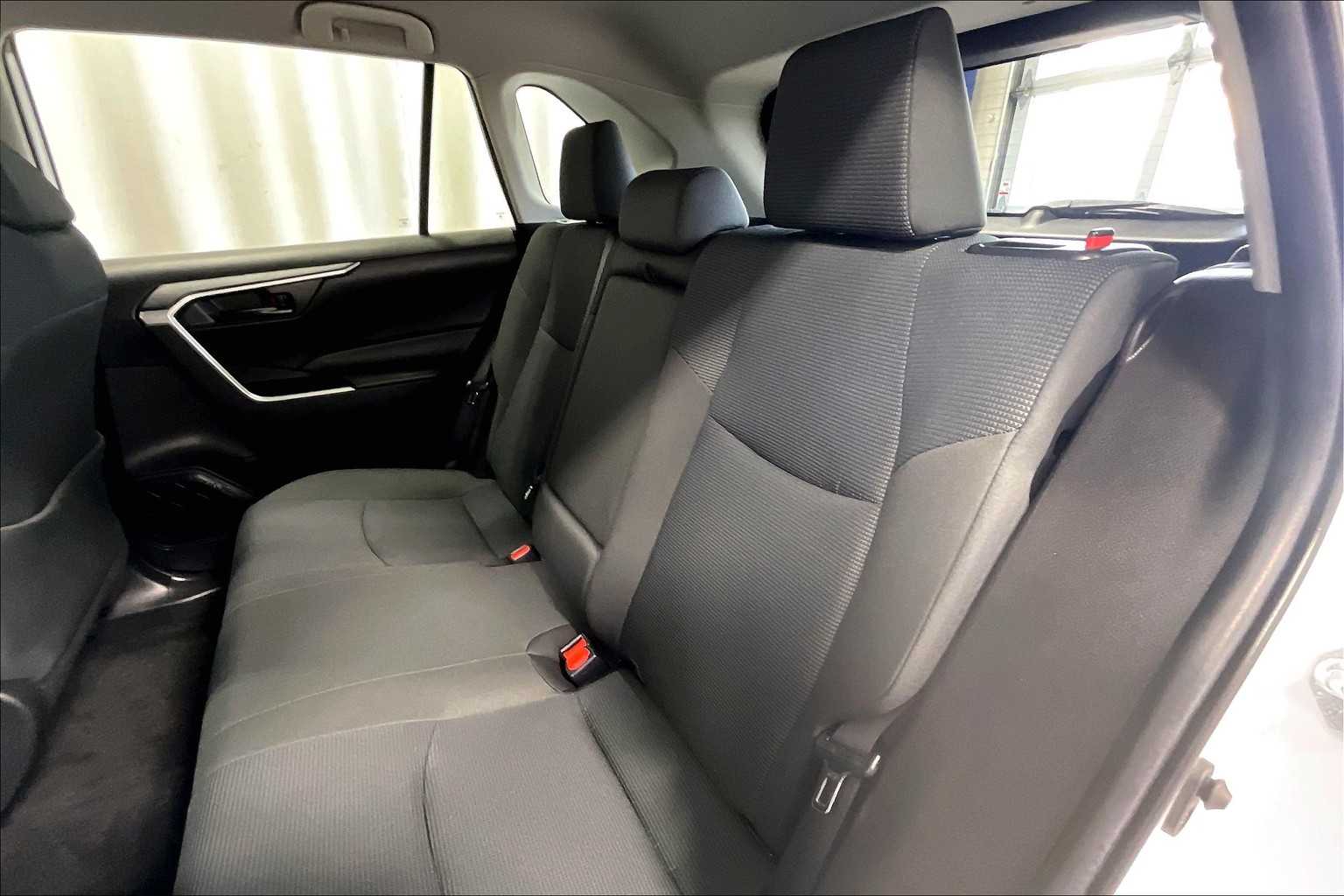 2021 Toyota RAV4 Hybrid LE - Photo 15