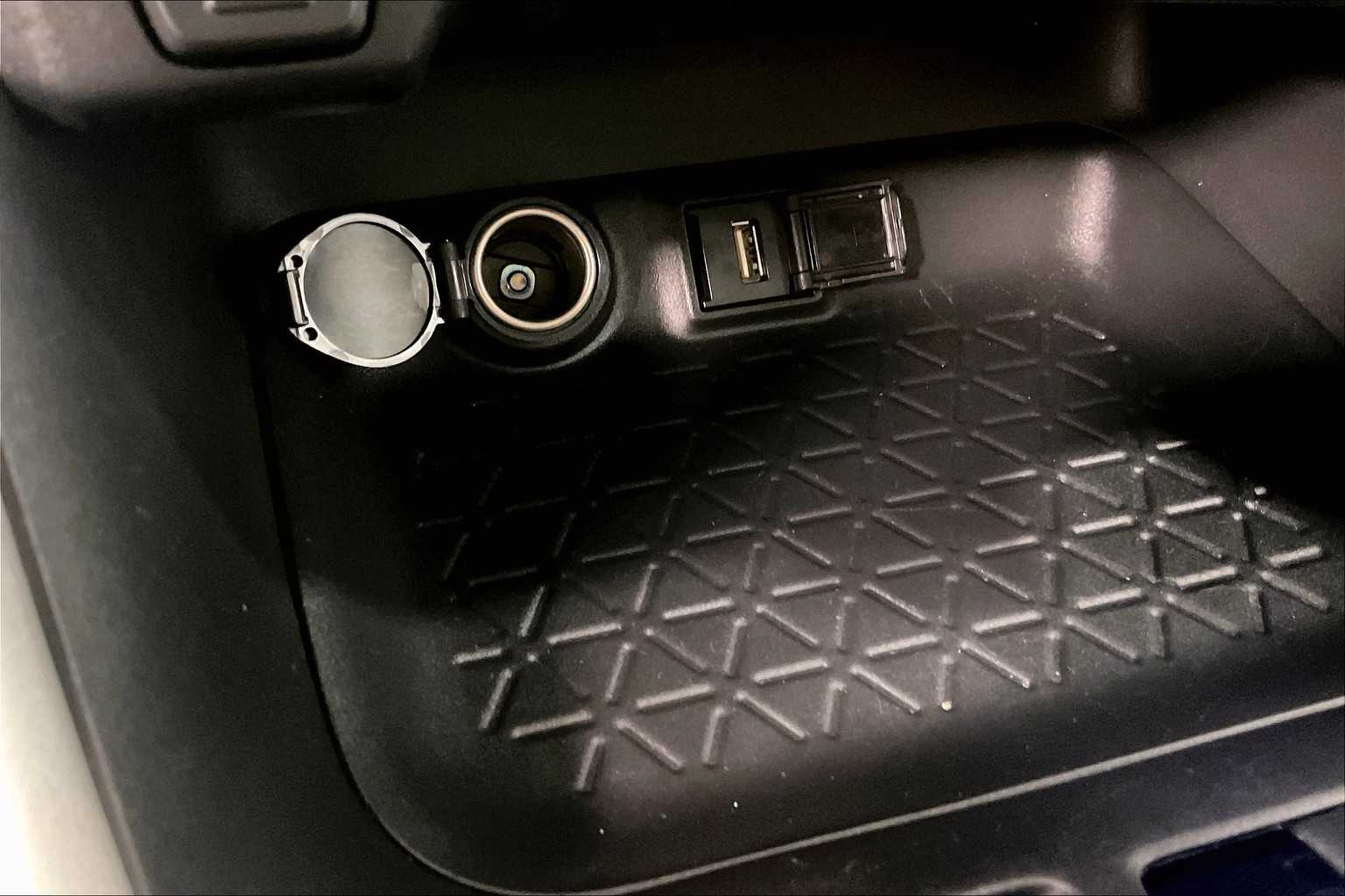 2021 Toyota RAV4 Hybrid LE - Photo 26