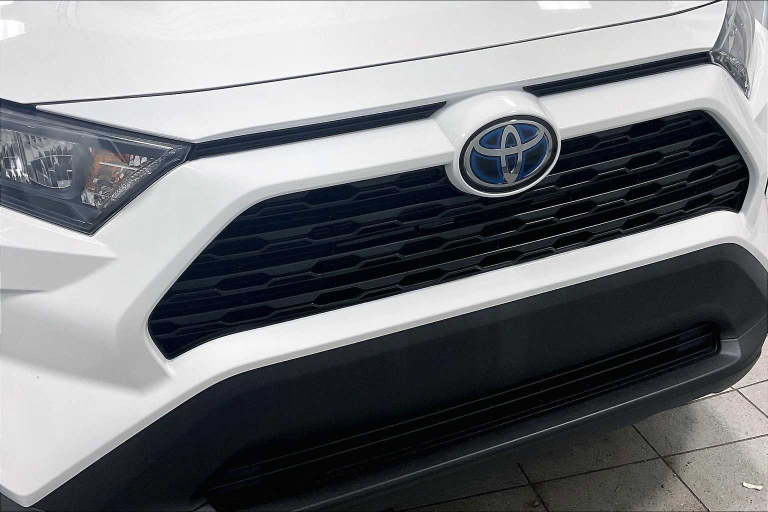 2021 Toyota RAV4 Hybrid LE - Photo 31