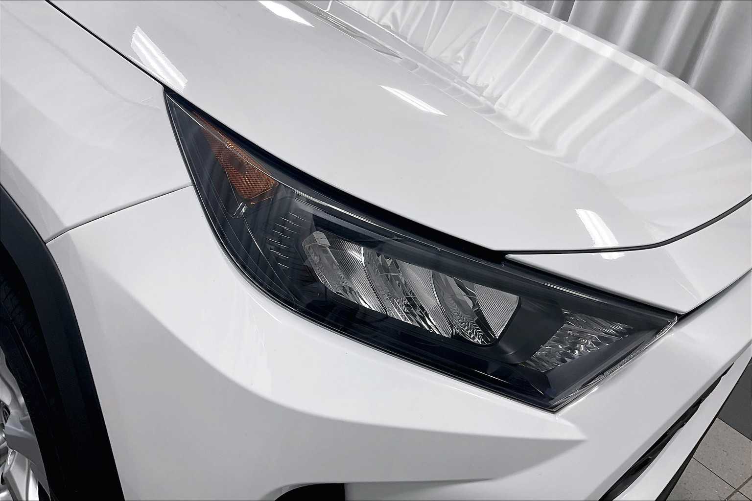 2021 Toyota RAV4 Hybrid LE - Photo 32