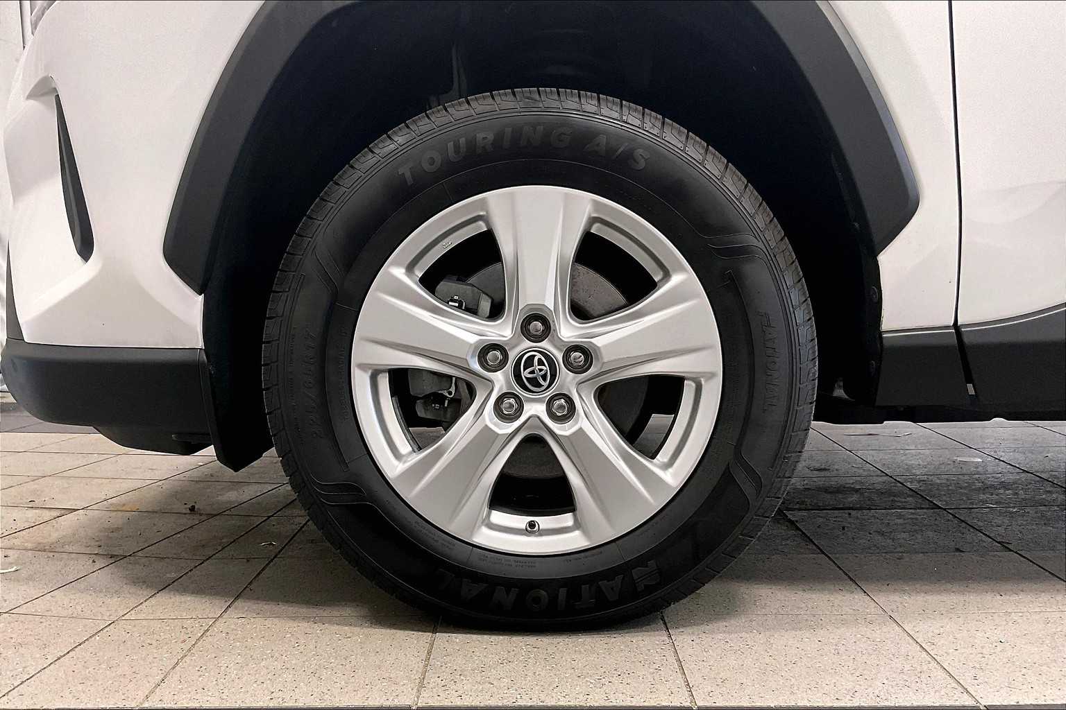 2021 Toyota RAV4 Hybrid LE - Photo 7