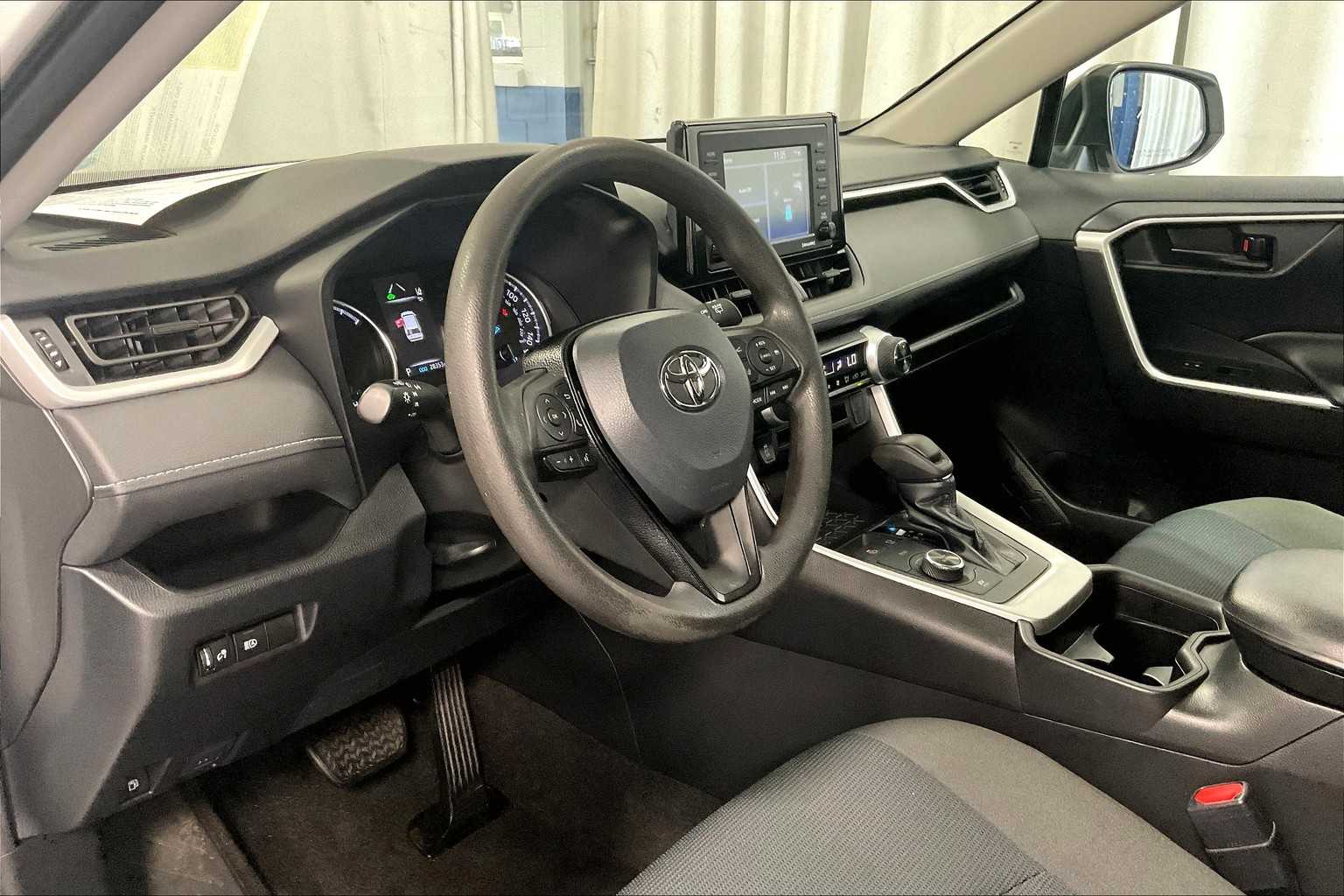 2021 Toyota RAV4 Hybrid LE - Photo 8