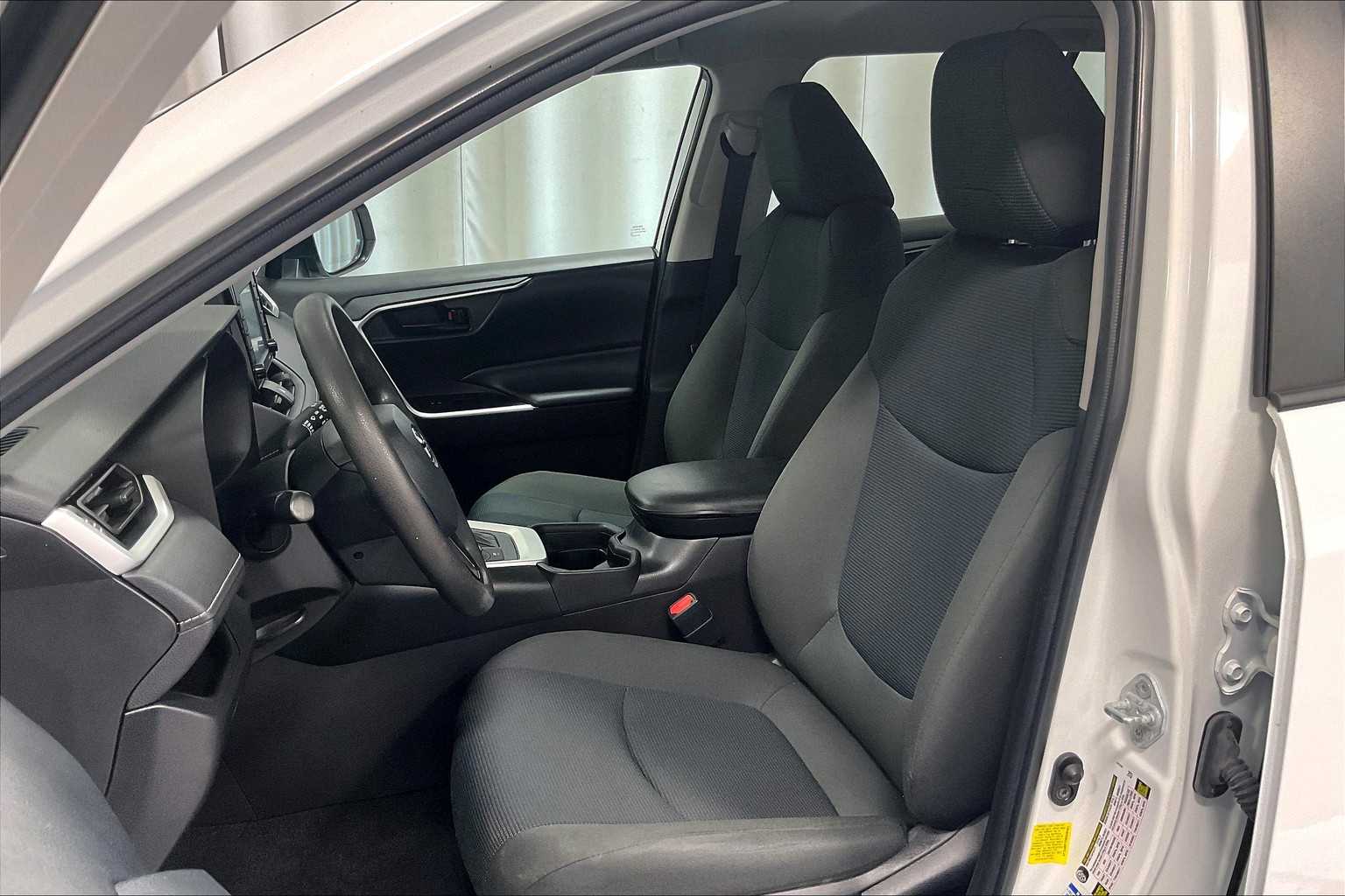 2021 Toyota RAV4 Hybrid LE - Photo 10